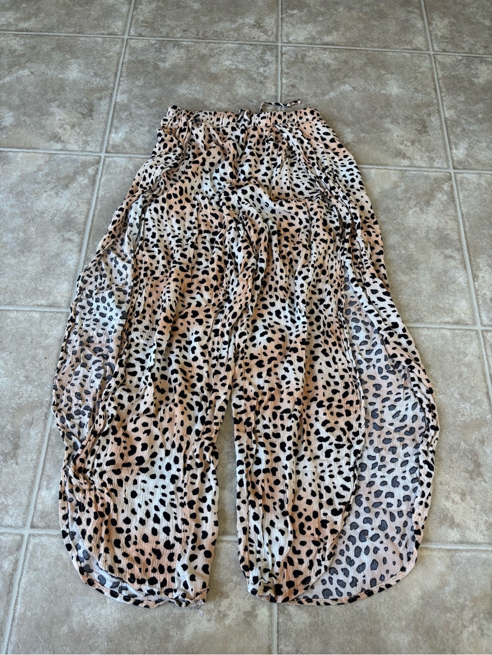 Fashion Nova cheetah print Wide Leg Pants slit goes all the way up.